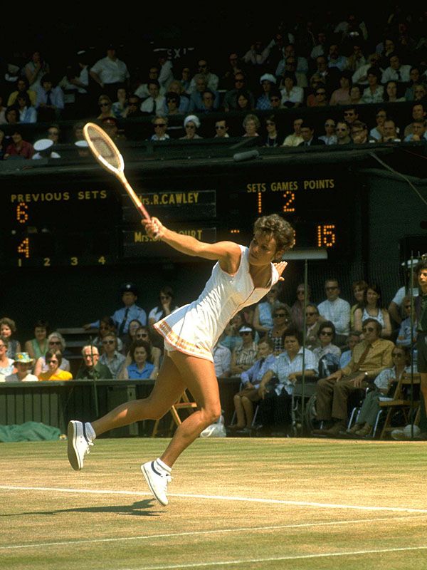 Evonne Goolagong Cawley playing against margaret court in the 1975 wimbledon Championships