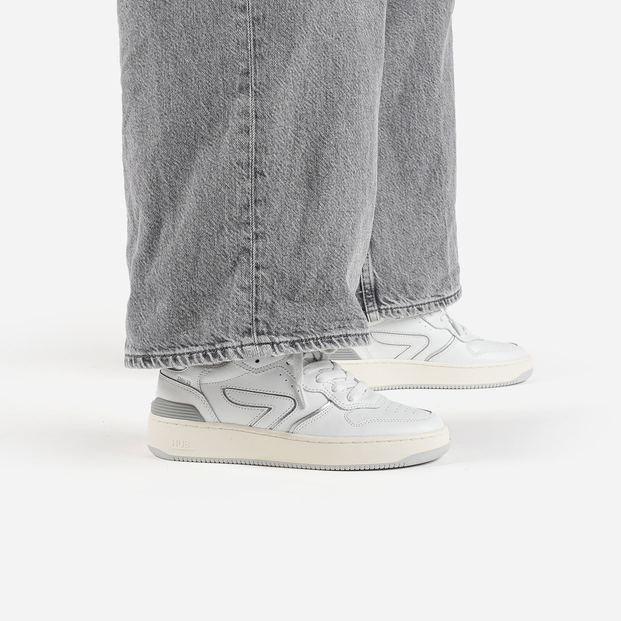 HUB Smash | White/Silver | Women - metafield_custom.shoe_type in metafield_custom.web_color