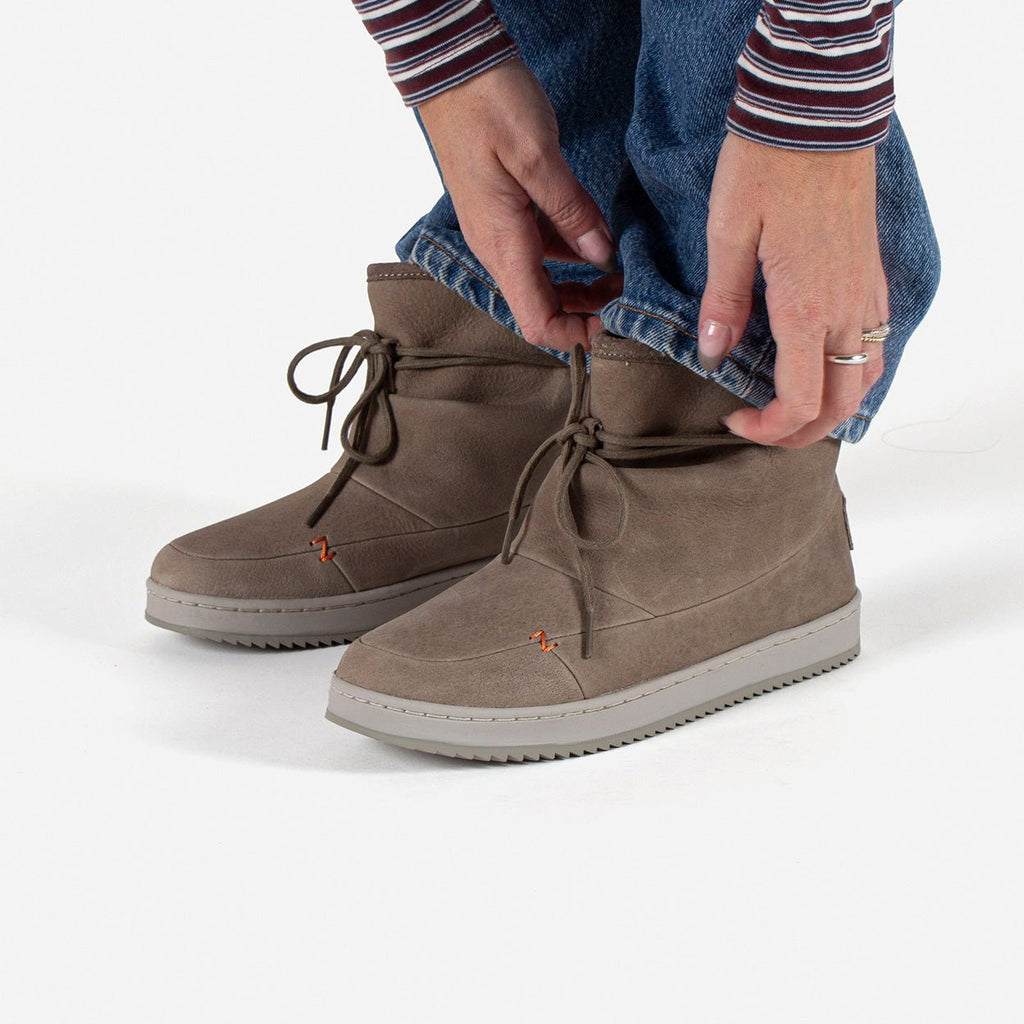Queen | Dark Taupe/Light Bone | Women - hubfootwear