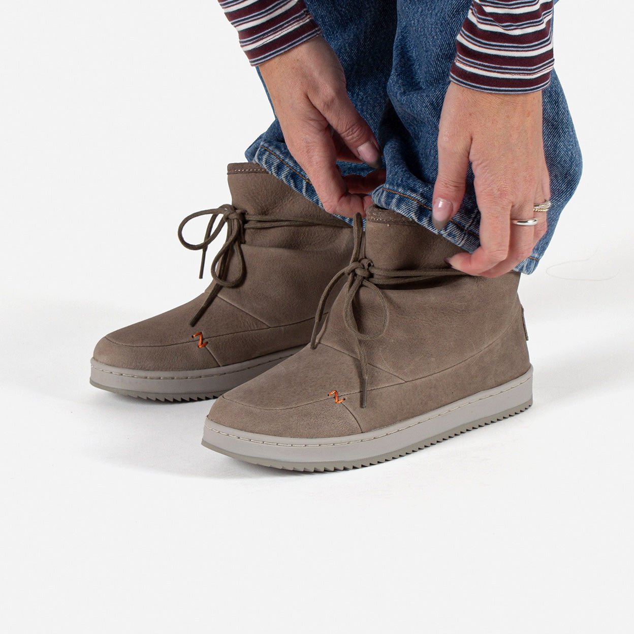 Queen | Dark Taupe/Light Bone | Women - hubfootwear