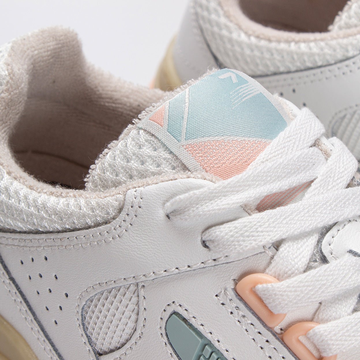 Thrill | White/Surf Spray | Women - HUB Footwear