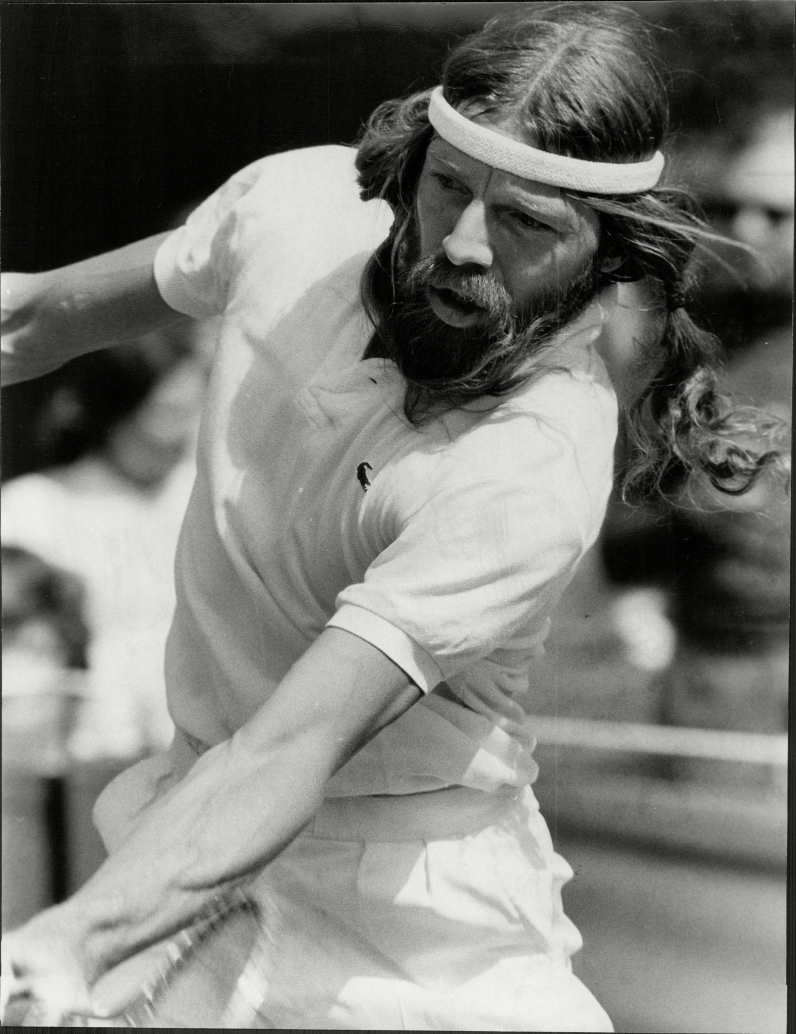 torben ulrich playing tennis with lactose tennisshirt